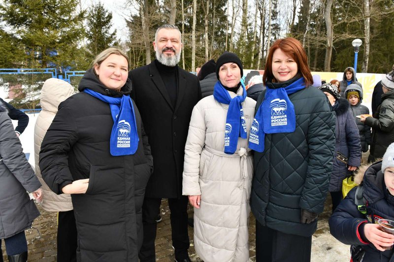 Ольга Занко вместе со сторонниками «Единой России» устроила праздник Масленицы для беженцев