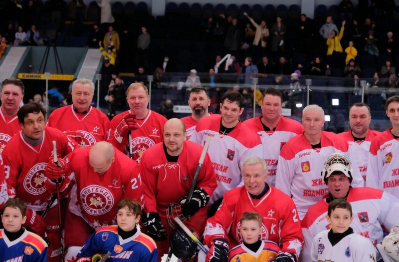 «Легенды» сыграли вничью с жителями на льду подмосковной столицы хоккея