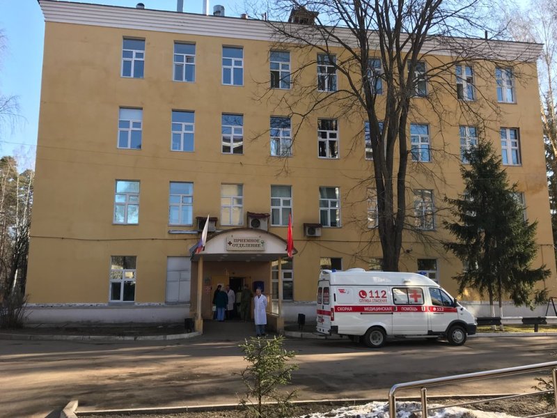 Пушкинские врачи спасли мужчину, упавшего с 13-го этажа
