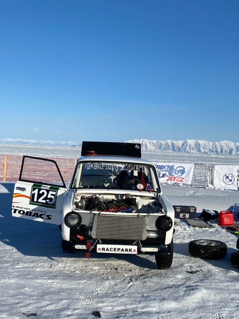 Гонщик из Серпухова установил рекорд на «Копейке» по льду Байкала
