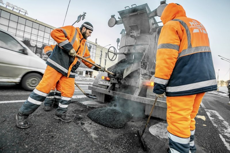В Пушкинском округе устраняют ямы на дорогах после зимы