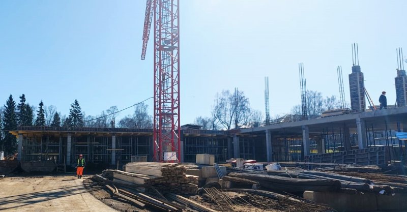 Строители приступили к возведению второго этажа нового учебного корпуса на 400 учащихся в Лобне