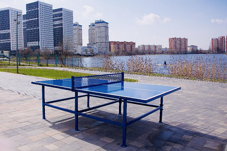 «Улыбка радуги» установила теннисные столы в зоне отдыха в Пушкино