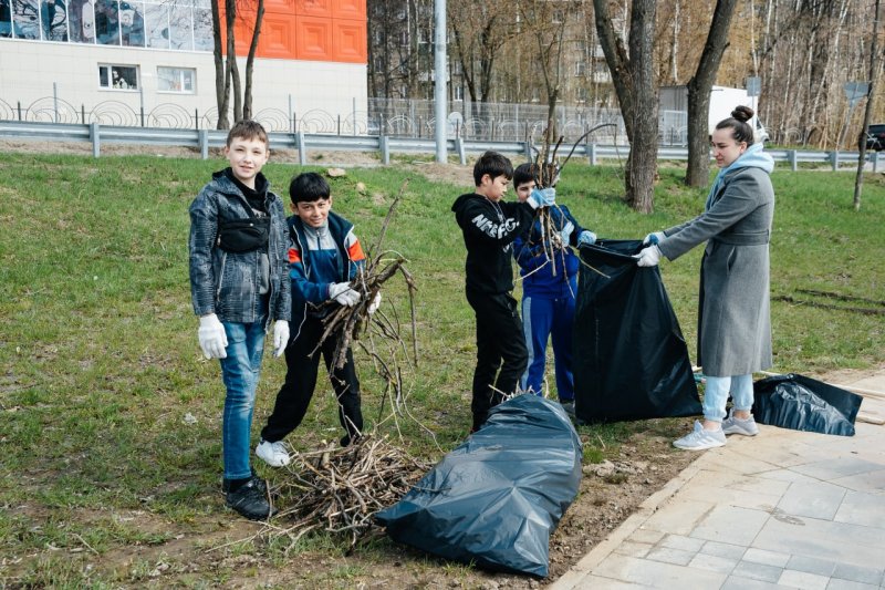 Жители Пушкино навели порядок на набережной Серебрянки