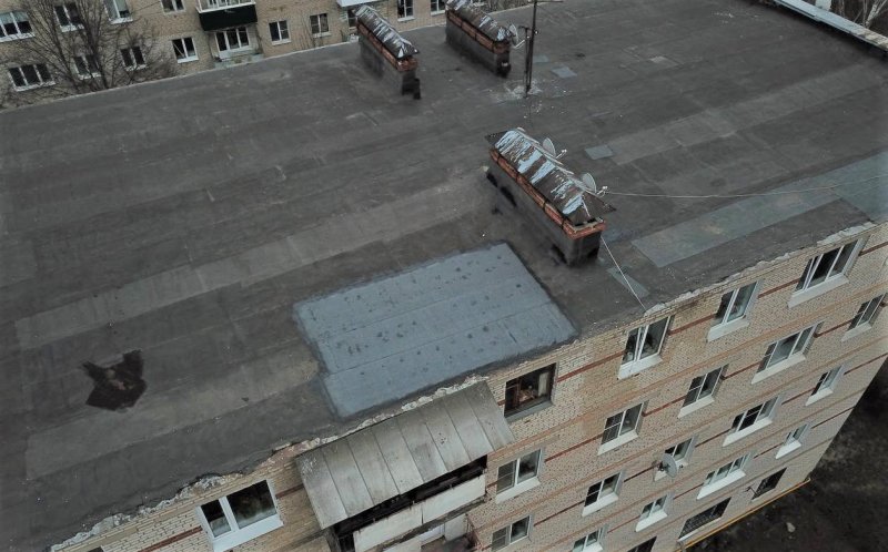 Проверка дроном: Госжилинспекция зафиксировала ремонт кровли в пятиэтажке поселка Зеленоградский городского округа Пушкинский