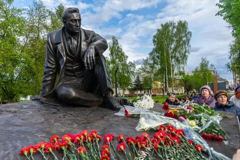 В Павловском Посаде открыли памятник Вячеславу Тихонову