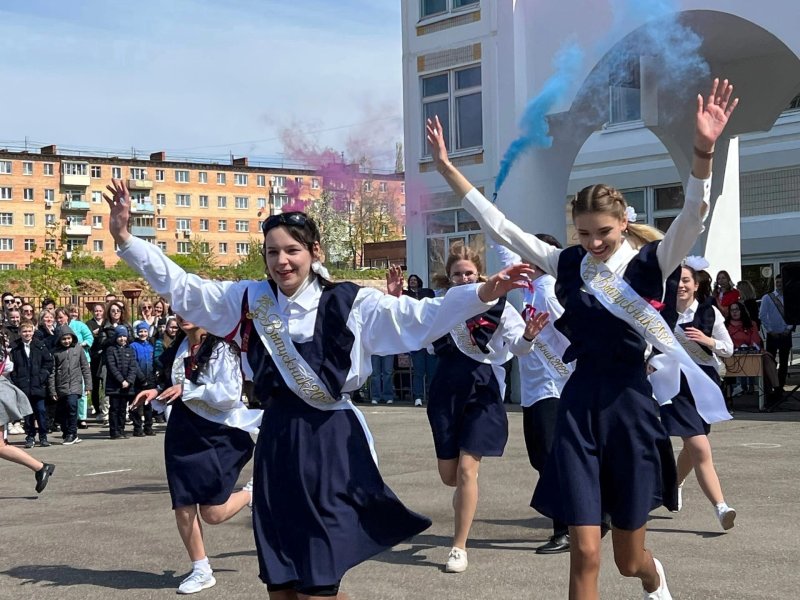 Для пушкинских выпускников прозвенел "Последний звонок"