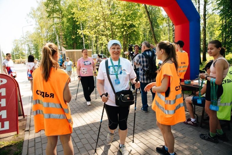 В Ивантеевке прошёл марафон по скандинавской ходьбе