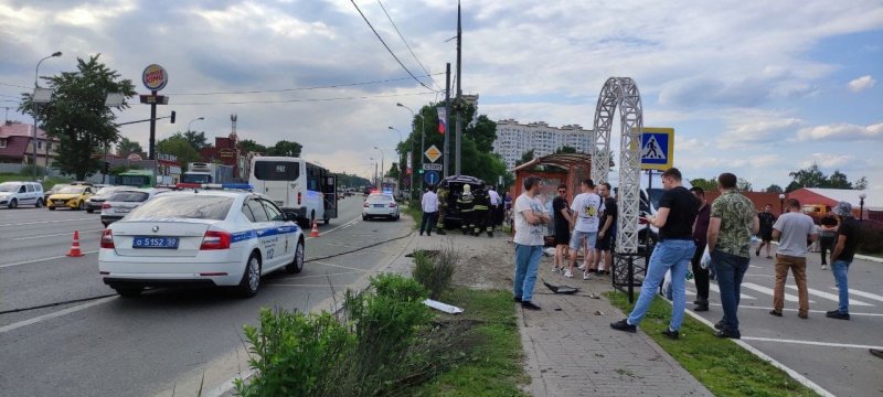 Восьмилетний ребенок пострадал при наезде авто на остановку в Люберцах