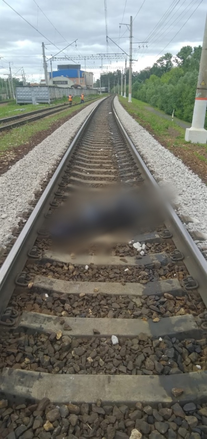 Женщина погибла на железной дороге между станциями "Заветы Ильича" и "Пушкино"