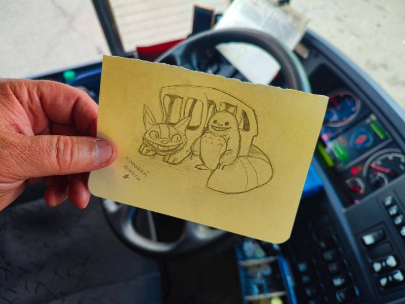 Мострансавто ищет авторов рисунков, оставленных в салонах автобусов