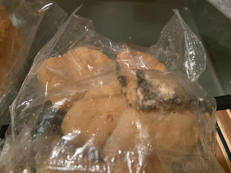 Покупателю из Мытищ в замороженных наггетсах попалась голова мыши