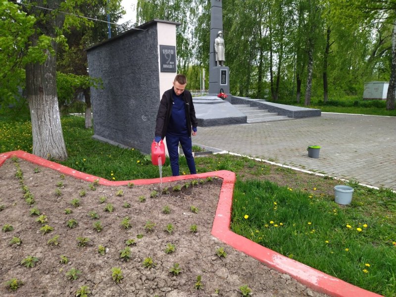 В городском округе Луховицы продолжается акция «Чистый памятник»