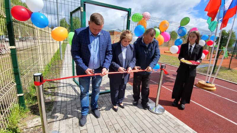 Сегодня торжественно открыли школьный спортивный стадион для жителей в Газопроводске