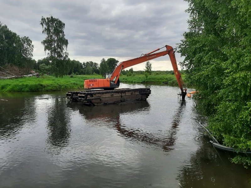 В Пушкино расчищают реку Клязьма