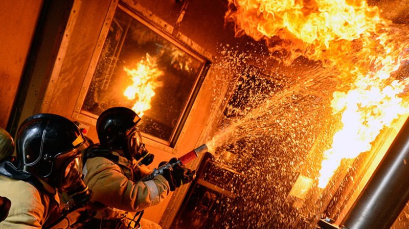 50 человек эвакуировали полицейские из загоревшегося дома во Фрязино