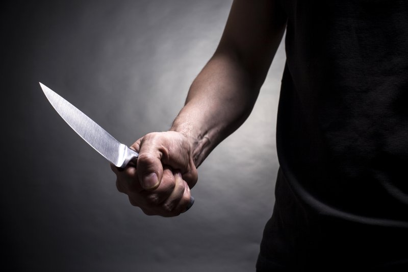 Женский крик помешал преступнику с ножом ограбить ломбард в Дзержинском