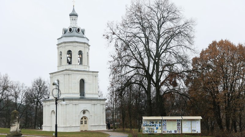 Андрей Воробьев принял участие в  богослужении в честь освящения храма колокольни в Подольске