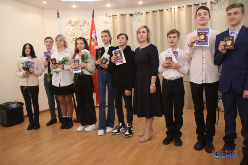 Ещё 11 ивантеевских подростков получили свои первые паспорта