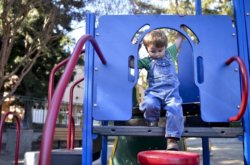 135 детских площадок по программе губернатора построят в Подмосковье в 2023 году