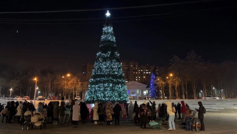 В Красноармейске зажглись новогодние елки