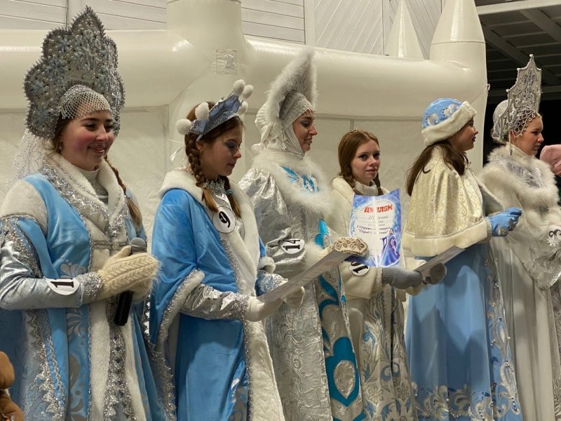 Парад Снегурочек прошел в Пушкино