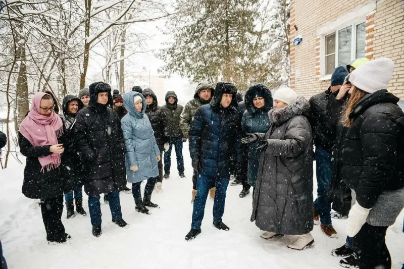 Максим Красноцветов встретился с жителями посёлка Зверосовхоза