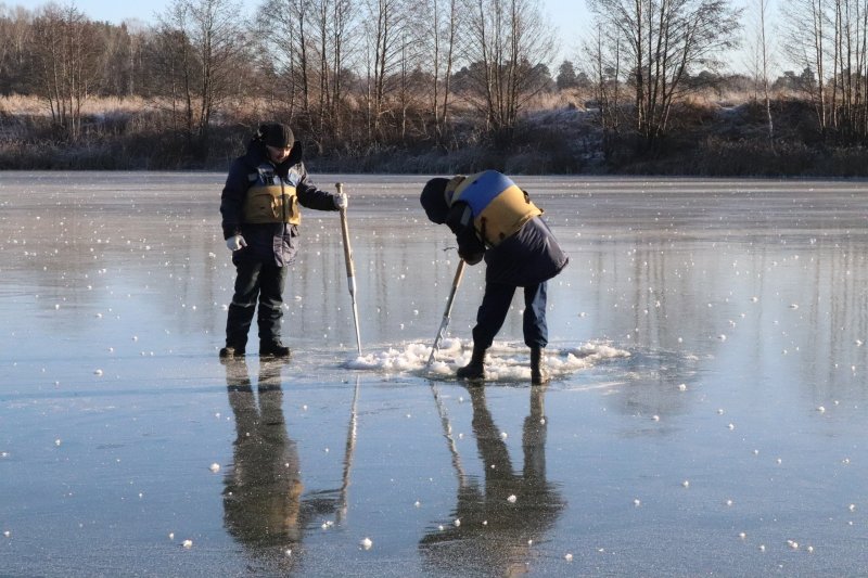 Пушкинские спасатели провели еженедельный мониторинг толщины льда на основных водоемах городского округа