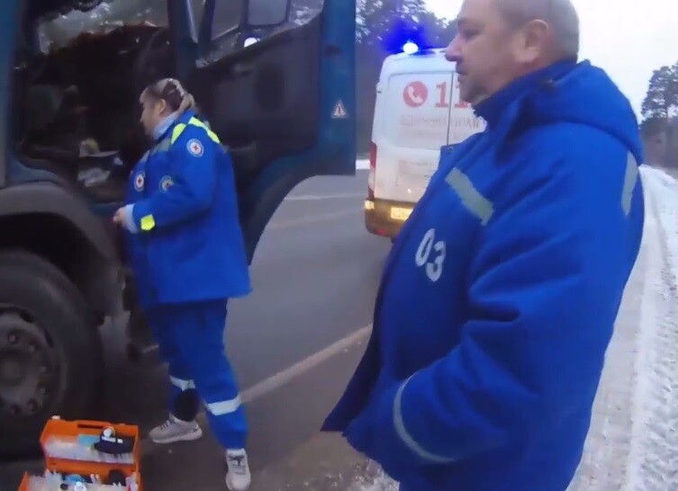 В Подмосковье полицейские спасли водителя с инсультом: видео