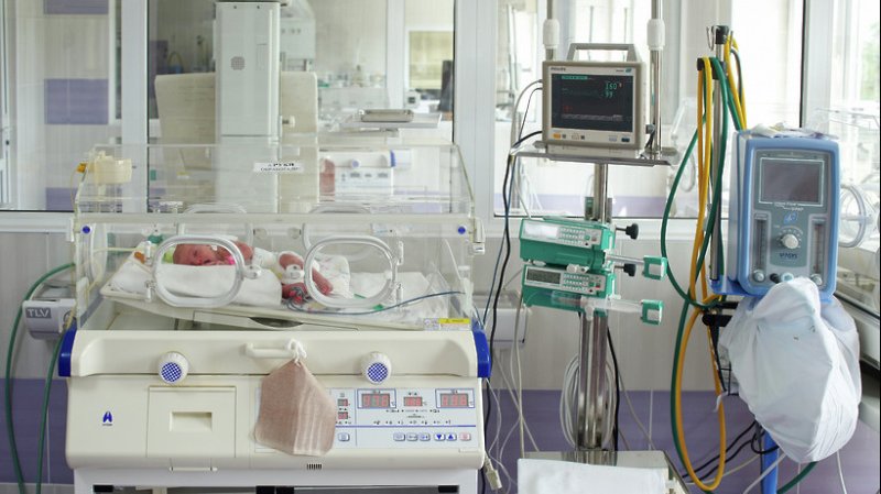 Уникальную операцию новорожденному провели врачи в Подмосковье