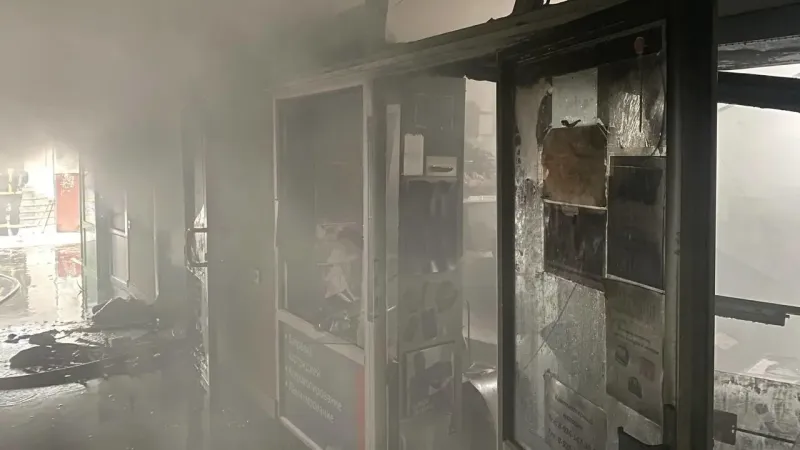 Два человека погибли при пожаре в  магазине в Лобне: видео