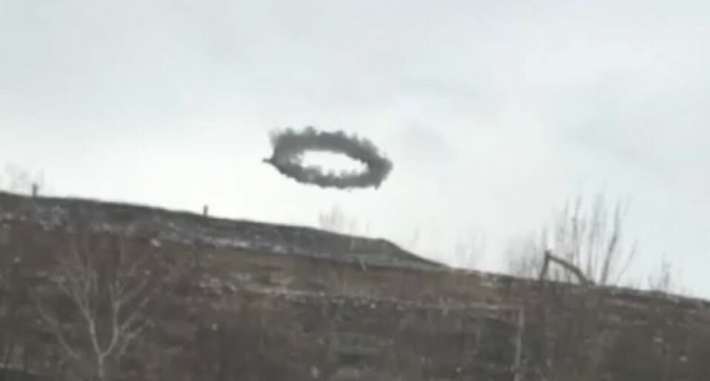 В Подмосковье заметили таинственное черное облако: видео