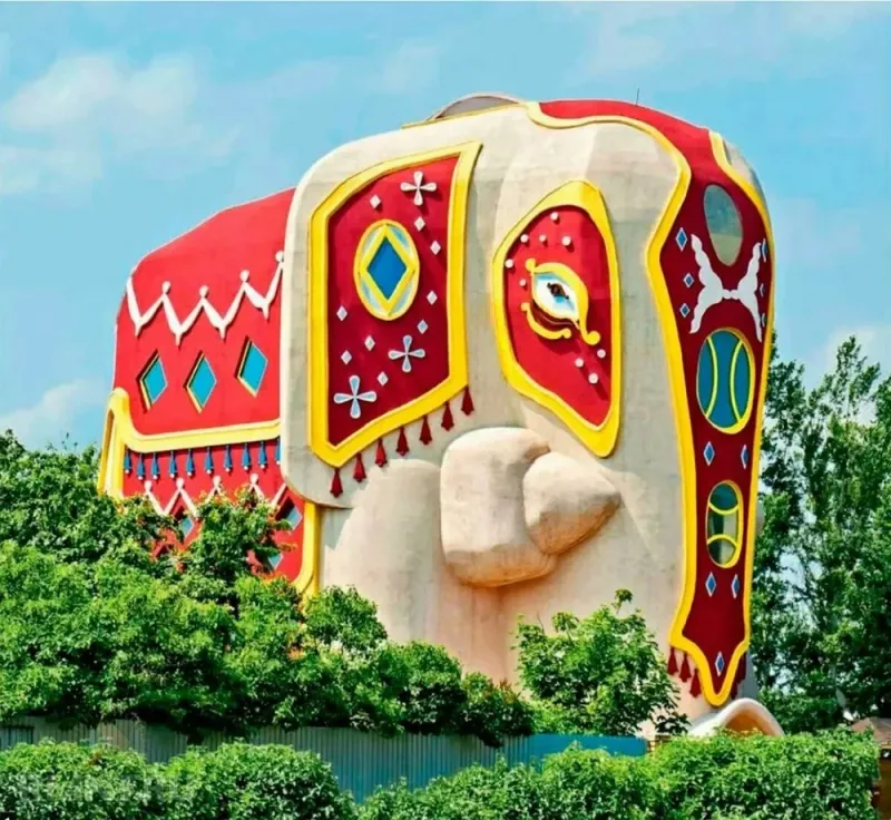 Под Чеховым построили дом в виде слона: видео
