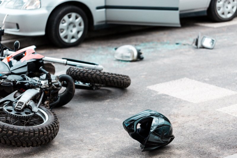 В Мытищах мотоциклист пострадал в аварии с авто: видео
