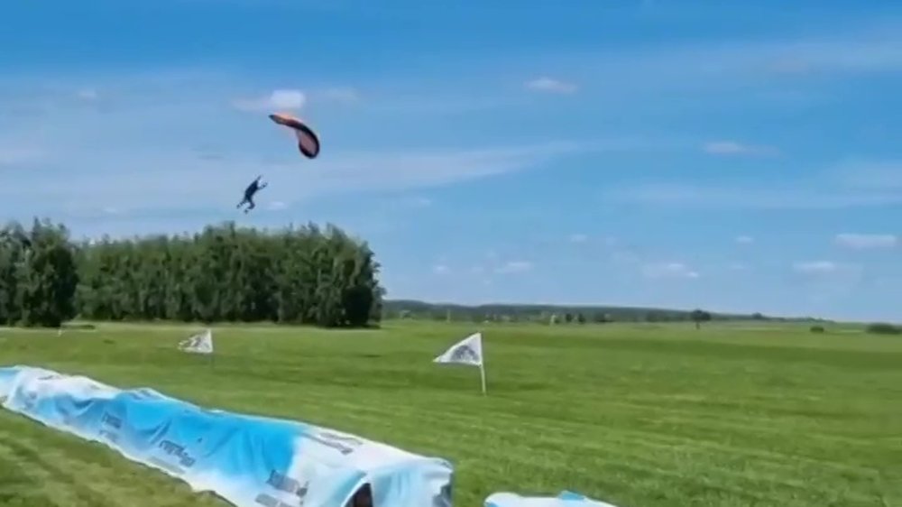 В Коломне, прыгая с парашютом, разбился директор рязанской сети "Инвитро"