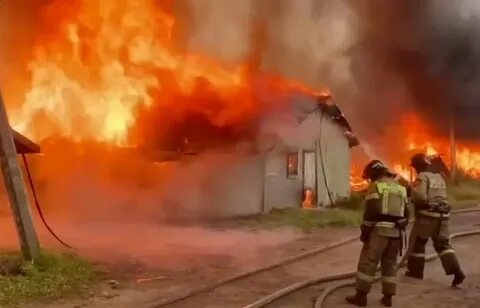 40 человек тушили в Солнечногорске загоревшиеся постройки