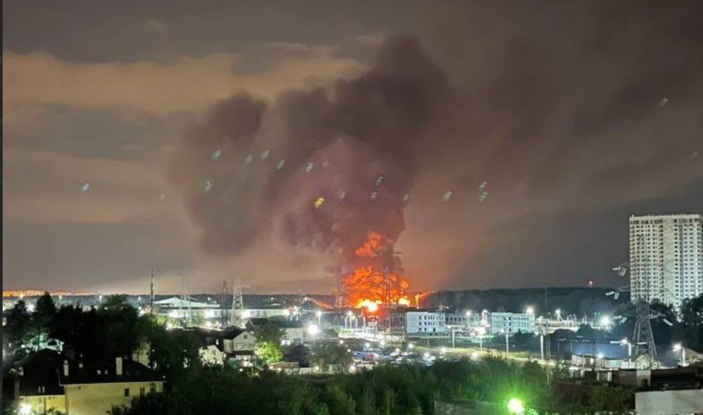 Ночью в Одинцове случился серьезный пожар на складе пивной продукции и вторсырья