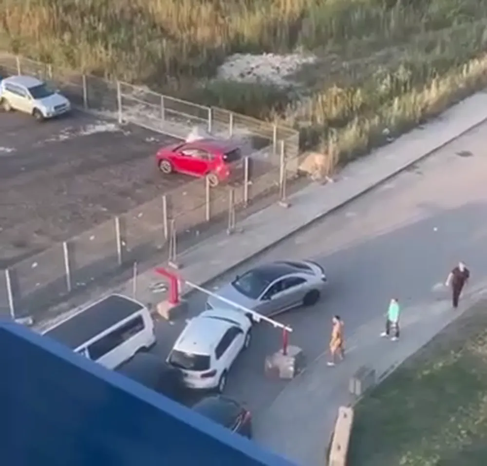 В Мытищах хулиган на Mercedes протаранил чужое авто