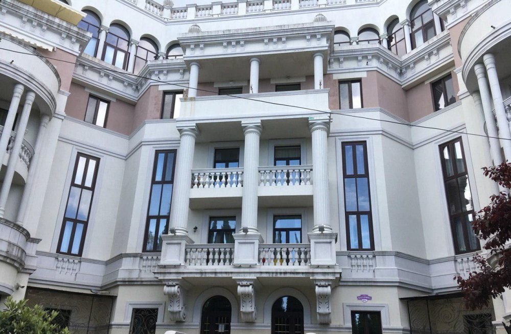 Жительница Балашихи приобрела квартиру Зеленского в Ялте: видео