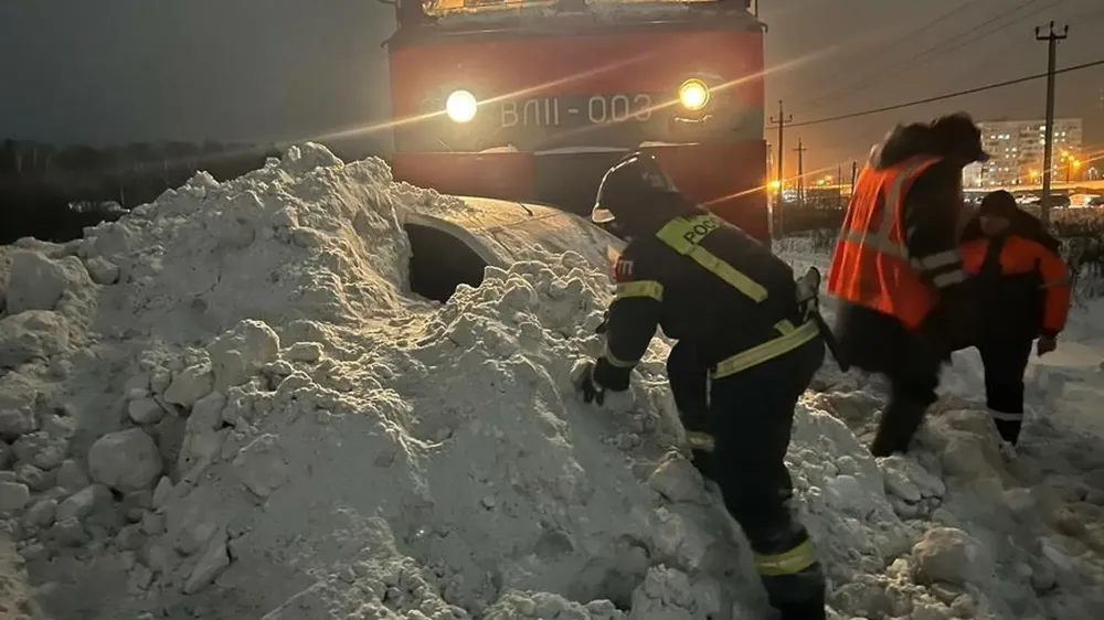 В Ликино-Дулёво спасатели помогли автомобилисту, чудом выжившему в аварии