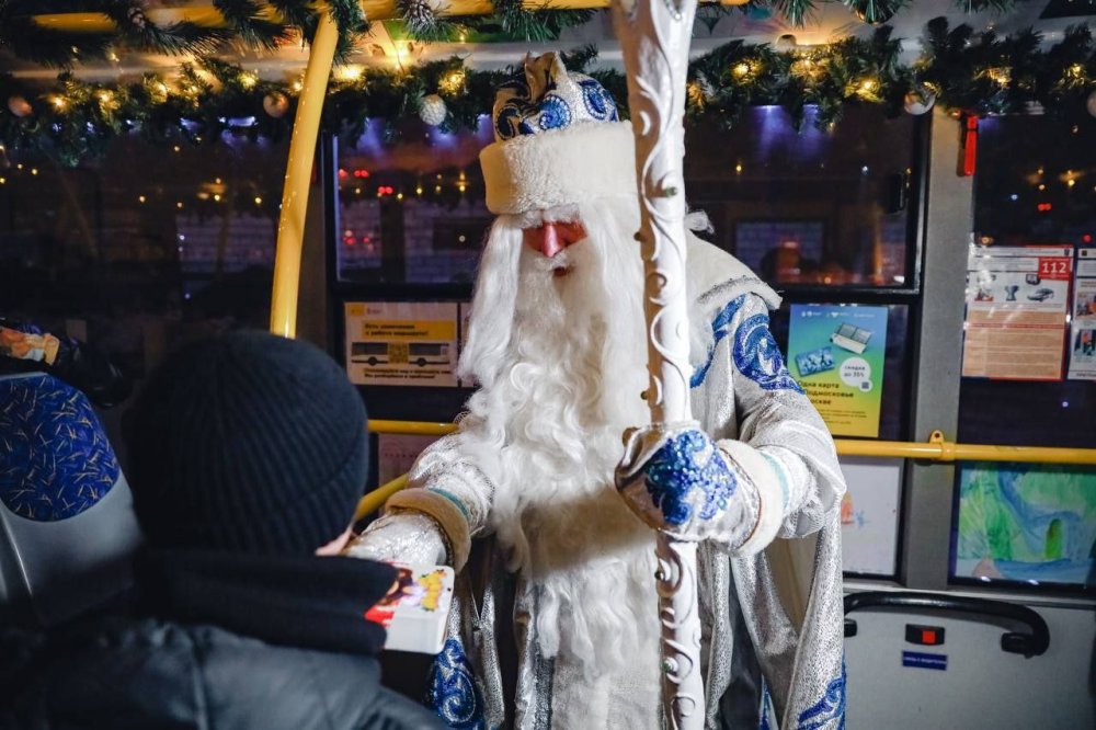 В Химках заметили самый нарядный и новогодний троллейбус  Подмосковья