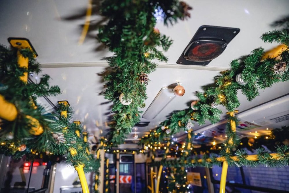 В Химках заметили самый нарядный и новогодний троллейбус  Подмосковья
