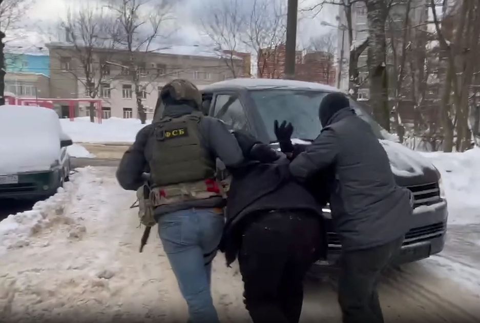ФСБ показали кадры задержания подозреваемого в подготовке теракта в Лобне: видео