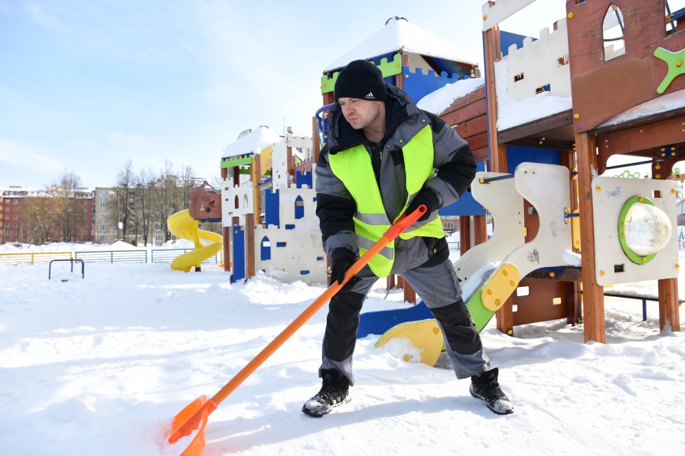 В Дмитровском округе регулярно проводится мониторинг уборки территорий от снега