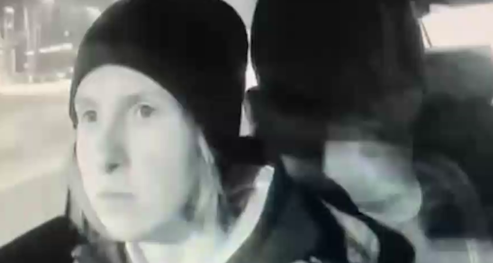 В Дмитрове неадекватный мужчина избил слабослышащую девушку-водителя такси: видео