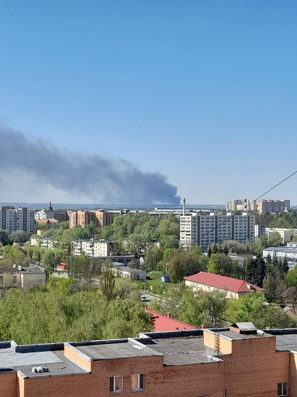 В Раменском загорелся склад с пластиковыми трубами