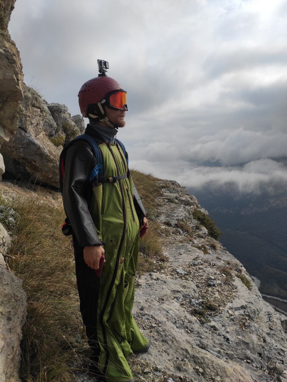 Бейс-джампер из Подмосковья разбился в горах Кабардино-Балкарии