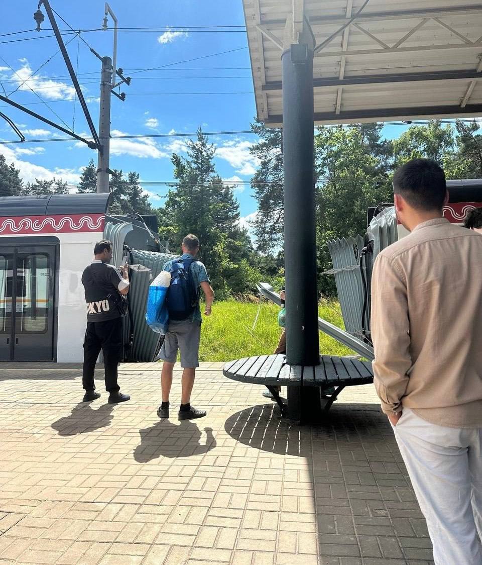 На станции Кратово оторвался вагон от поезда: видео
