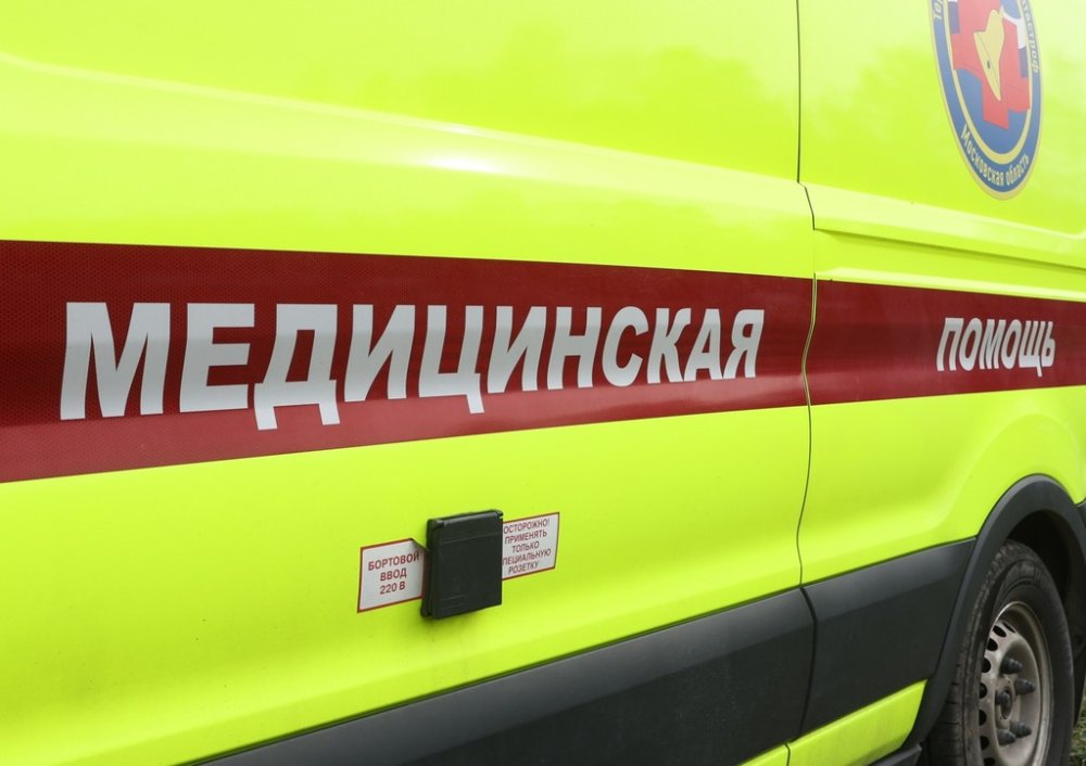 Во время показательных выступлений в Ивантеевке на инспектора ГИБДД рухнуло служебное авто: видео
