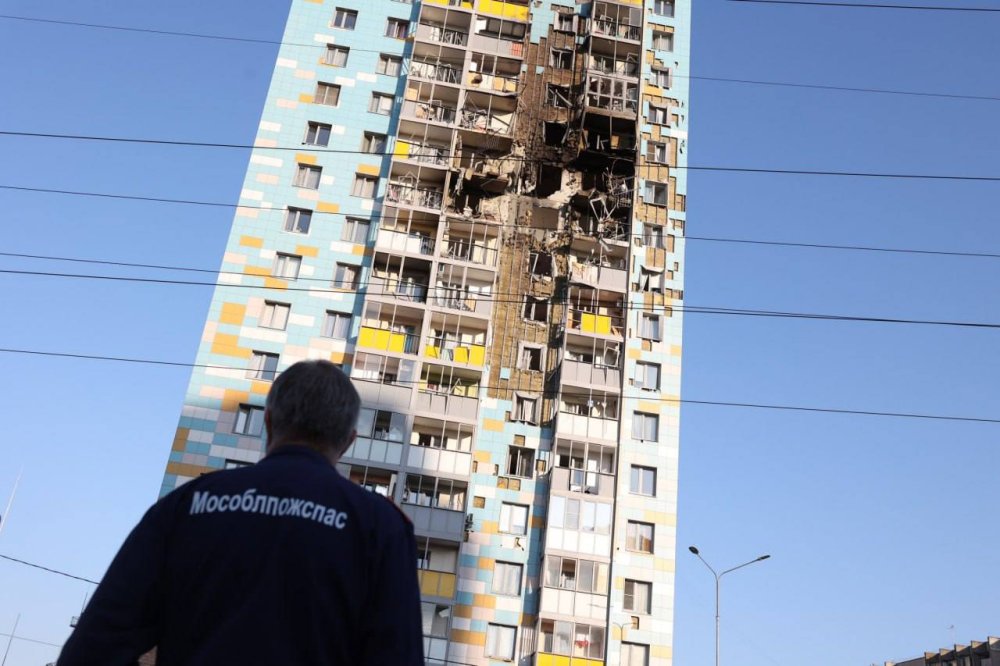 При атаке БПЛА в Раменском пострадали 2 многоэтажных дома, погиб человек